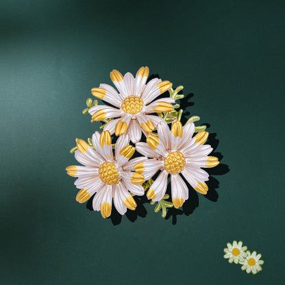 Small daisy brooch