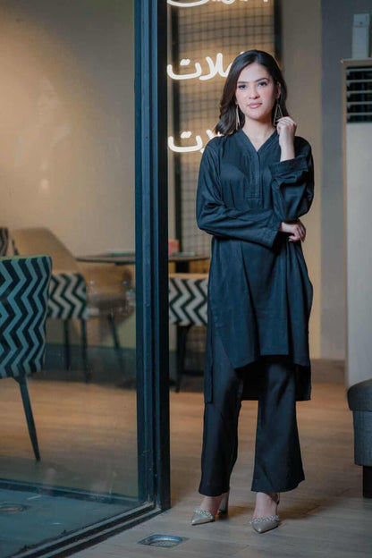 Elegant Linen Pleated Outfit  - Black